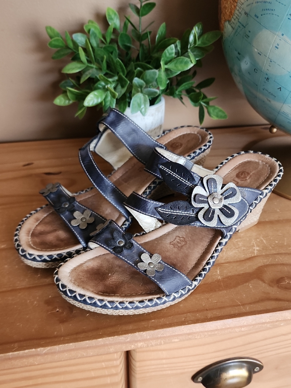 Remonte Size 10 Navy/gray Floral Wedge Sandals